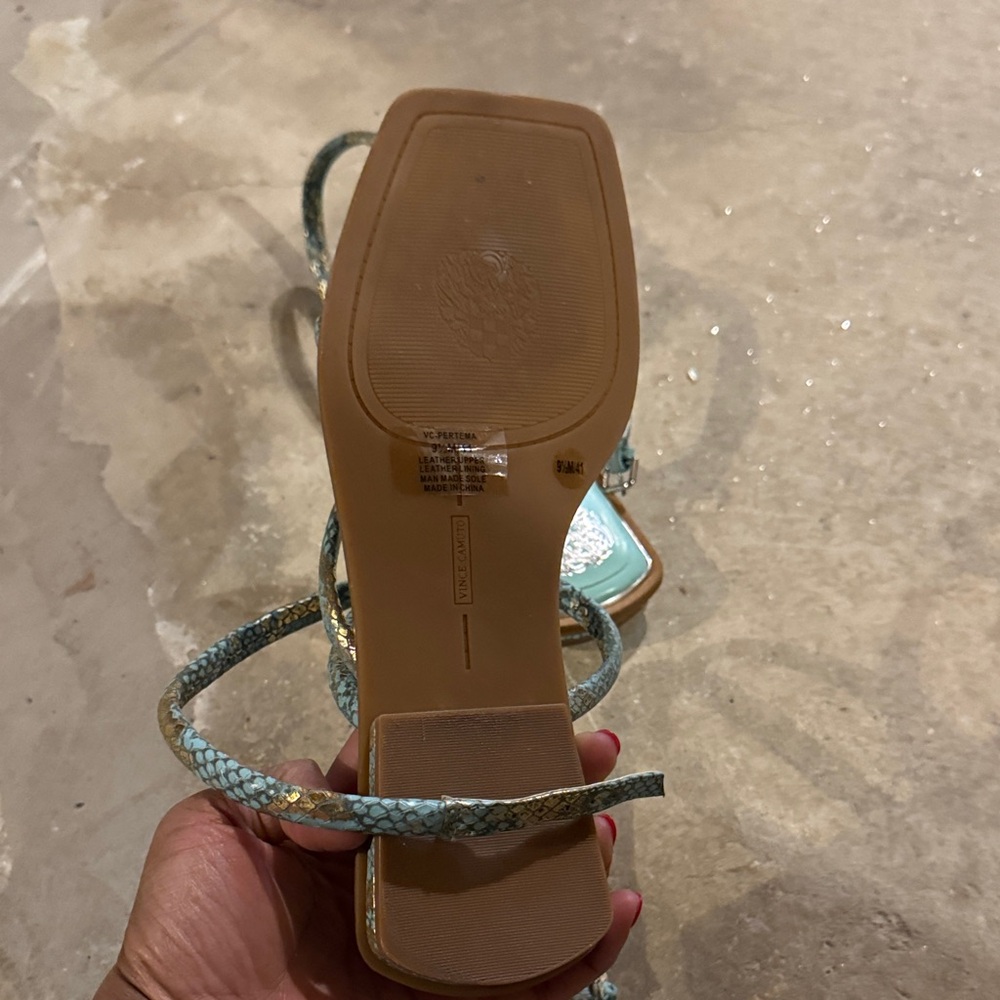 🦄🦄 VINCE CAMUTO Green Strappy Sandals - Picture 5 of 6